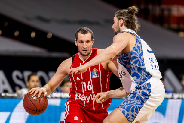 共同捧起冠 共同捧起冠