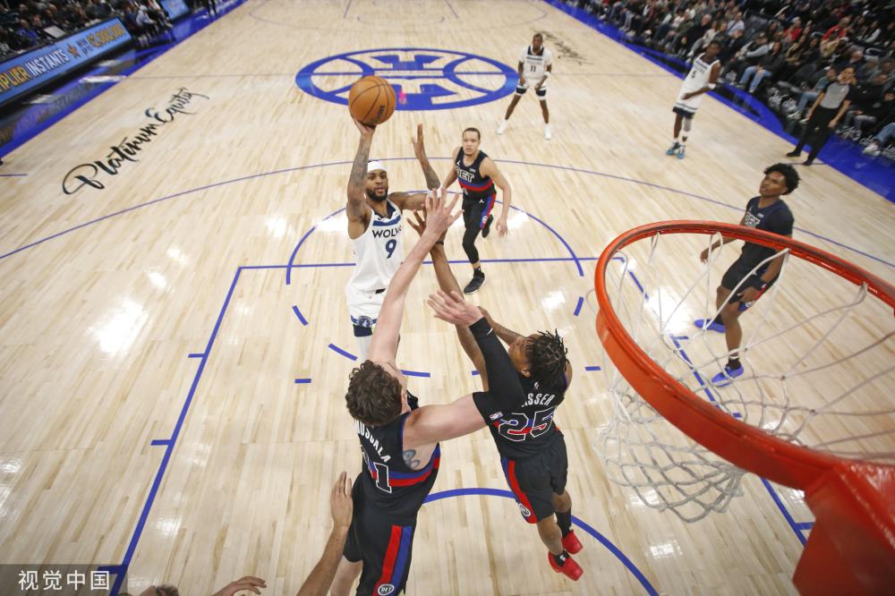 占有举足轻 占有举足轻